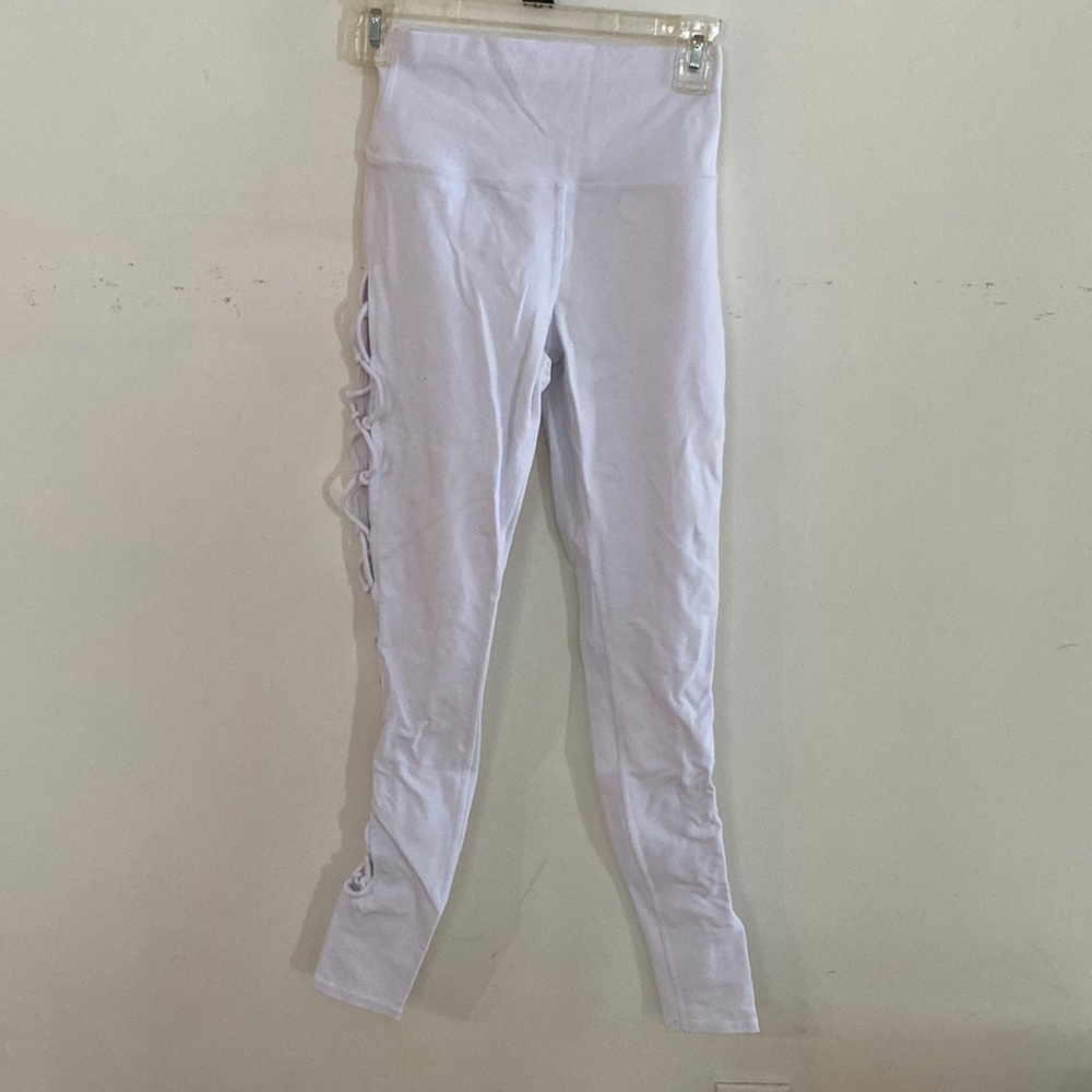 Criss cross side pattern alo leggings